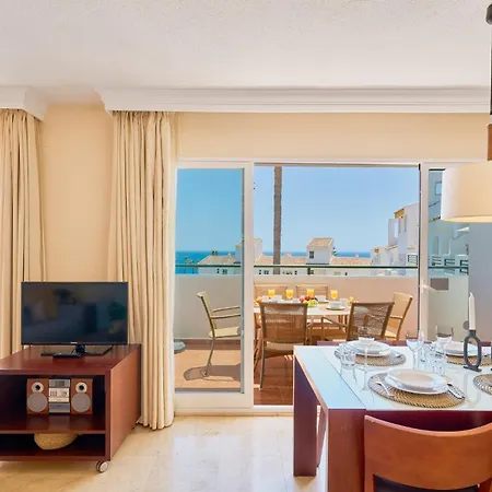 Marina I Relax With Ocean Views, Pools, 250m To The Sea Апартаменты Фуэнхирола